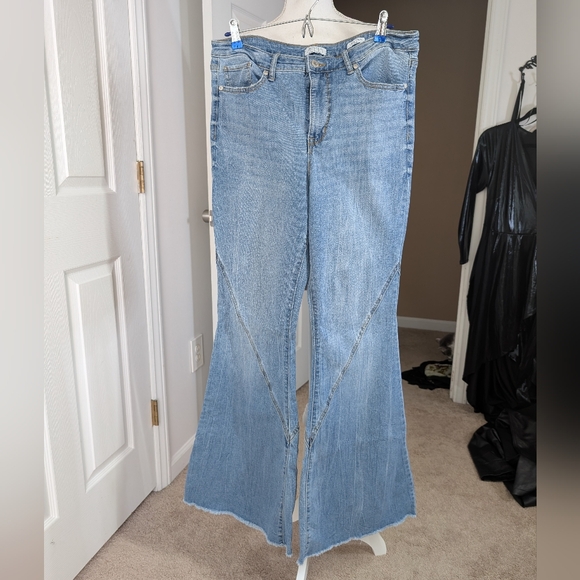 Sofia Vergara Flare Jeans, Sz 14 - Picture 1 of 4